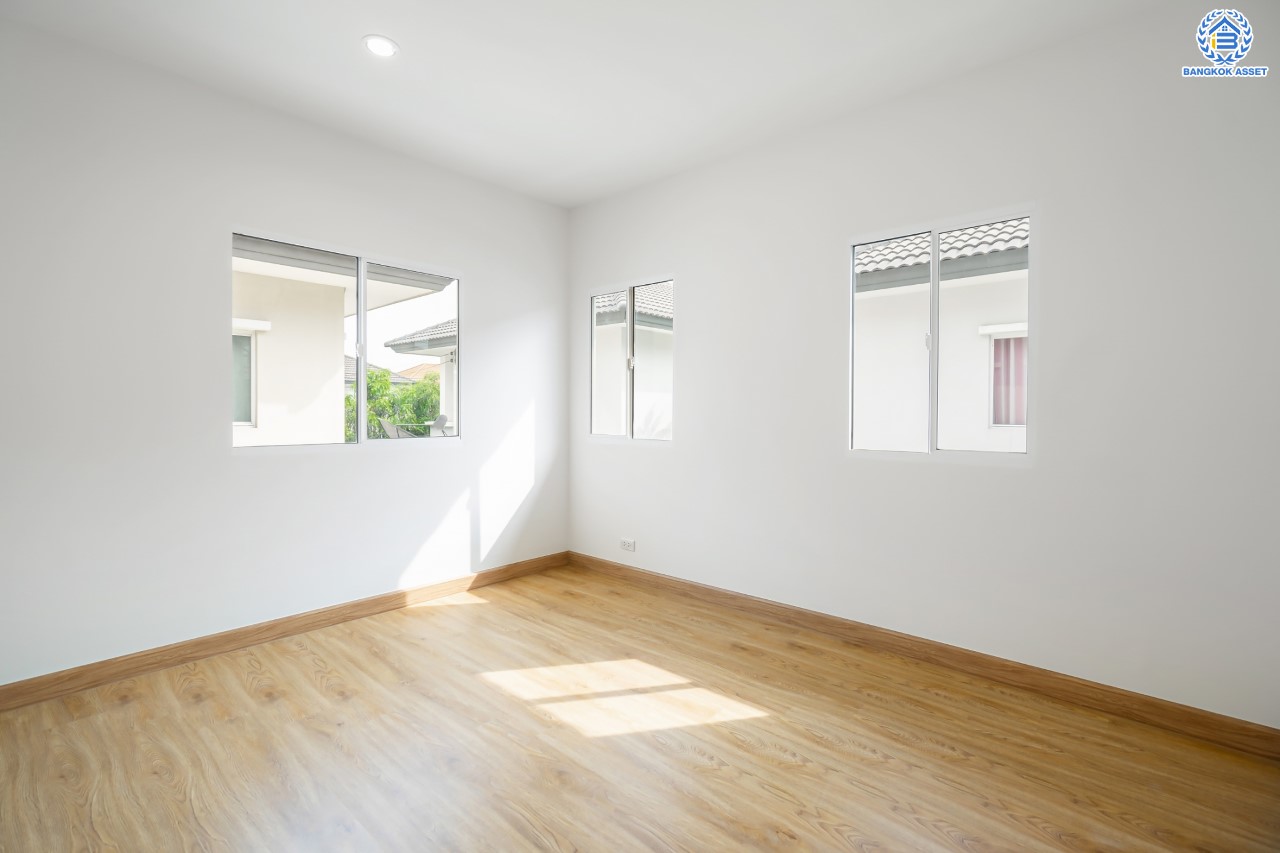 บ้านมือสองตกแต่งใหม่ ม.พฤกษาวิลเลจ30 เดอะซีซั่น แจ้งวัฒนะ-ราชพฤกษ์ หลังมุม ทำเลย่านปทุมธานี เนื้อที่ 53.6 ตร.ว. ฟังก์ชัน 3 ห้องนอน 2 ห้องน้ำ จอดรถได้ 1 คัน เดินทางสะดวกสบายเข้า-ออกได้หลายเส้นทาง ใกล้เมืองทองธานี และจุดขึ้นทางด่วน "แจ้งวัฒนะ"